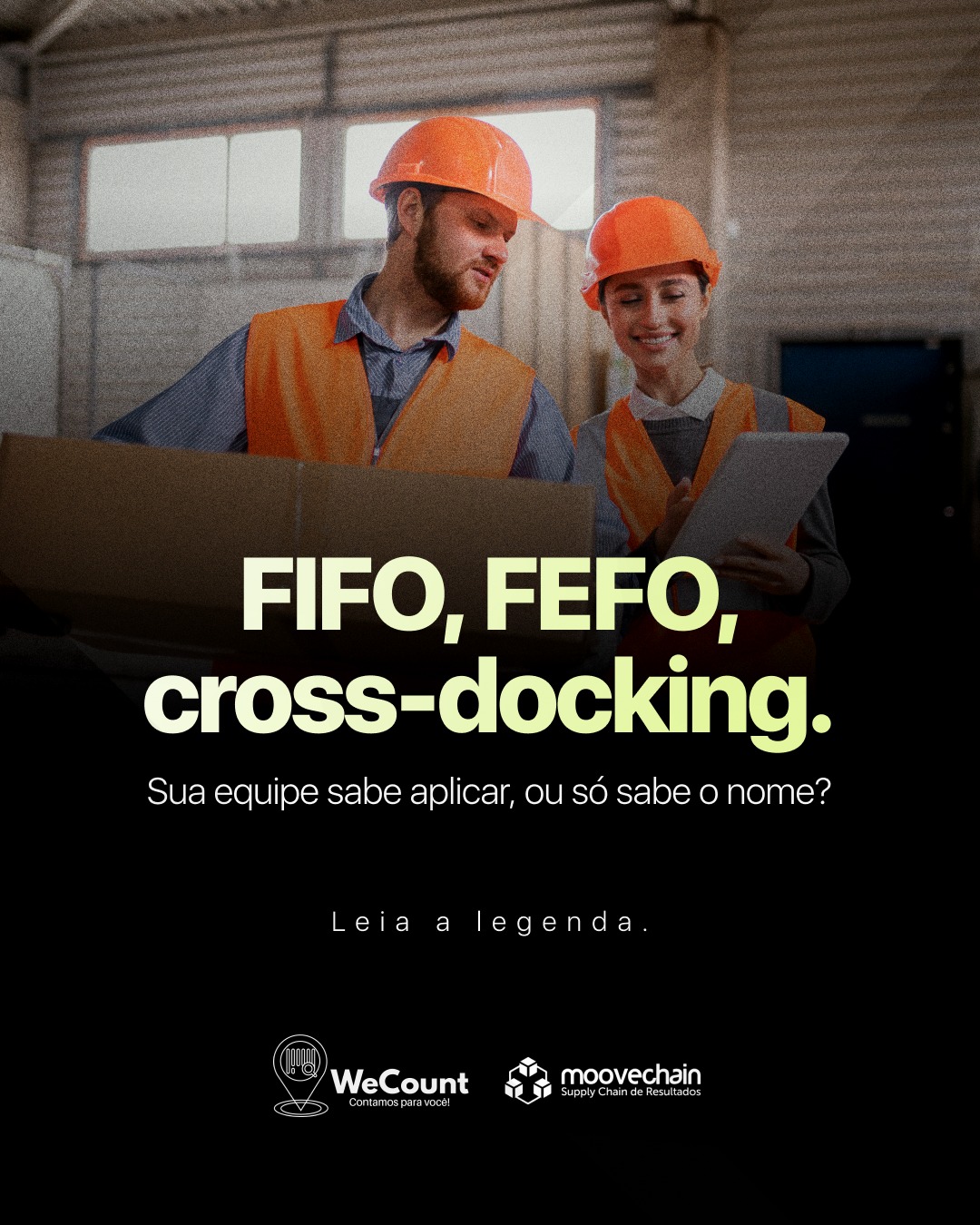 FIFO, FEFO, cross-docking. Sua equipe sabe aplicar, ou só sabe o nome?
FIFO significa "First In, First Out", ou seja, o primeiro item que entra no estoque é o
primeiro a sair. É o método padrão para a maioria das operações e garante que
produtos mais antigos não fiquem parados enquanto os novos são consumidos
primeiro.
FEFO significa "First Expired, First Out": o que vence antes sai primeiro, independente da ordem de entrada. É obrigatório em operações farmacêuticas, de alimentos e cosméticos. Ignorar essa distinção gera vencimento de produto, descarte e, em alguns setores, risco sanitário.
Cross-docking é o processo em que a mercadoria chega ao CD, é transferida
diretamente para outro veículo ou área de expedição e segue para o destino final sem
passar por armazenagem. Reduz tempo, custo de estoque e movimentação interna.
Quando a equipe não entende o fluxo, o produto para onde não deveria e o gargalo
aparece na doca.
Esses três conceitos parecem básicos. Mas quando o operador não sabe qual método
aplicar, a decisão errada acontece no silêncio da rotina, sem alarme e sem registro, até aparecer no inventário, no descarte ou no atraso de entrega.
Dominar o vocabulário técnico não é diferencial de equipe. É requisito de operação.
Acompanhe o perfil e salve os próximos posts.
#SupplyChain #Logística #Treinamento #FIFO #FEFO #CrossDocking #MooveChain
#GestãoDeEstoque #TermoDaSemana